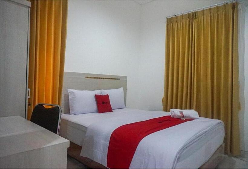 Номер Deluxe, Reddoorz Near Araya Family Club House