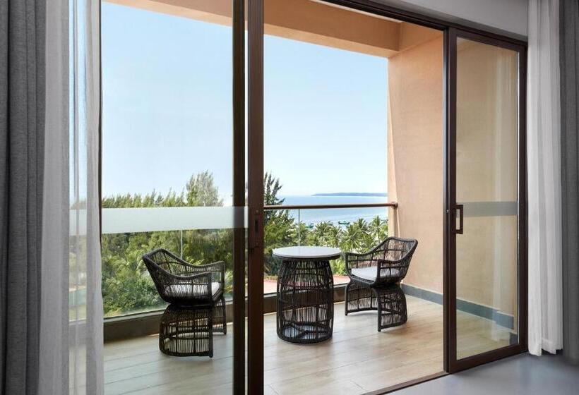 Номер Deluxe Вид на Море с Балконом, Sheraton Maoming Romantic Beach Resort