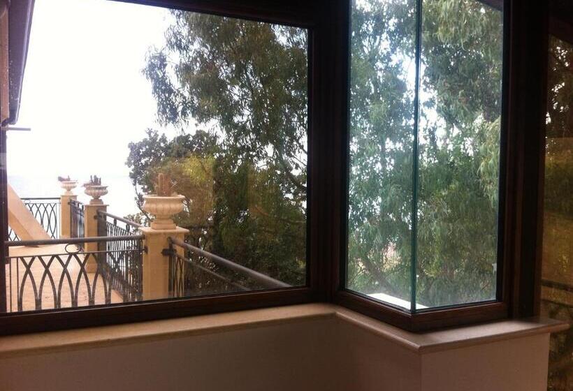 اتاق لوکس با تخت بزرگ, Palace 4s