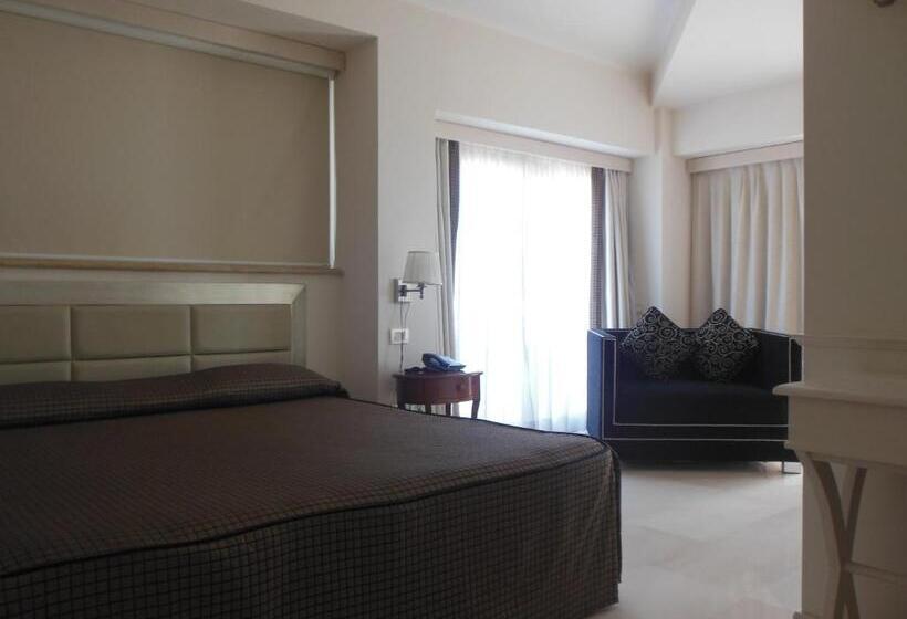 اتاق لوکس با تخت بزرگ, Palace 4s
