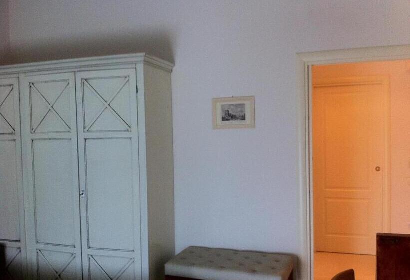 اتاق استاندارد یک نفره, Palace 4s