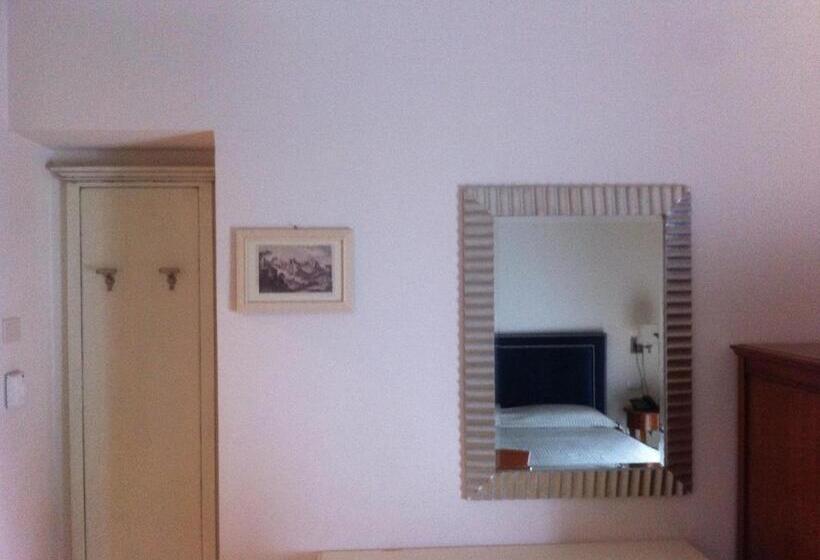 اتاق استاندارد یک نفره, Palace 4s