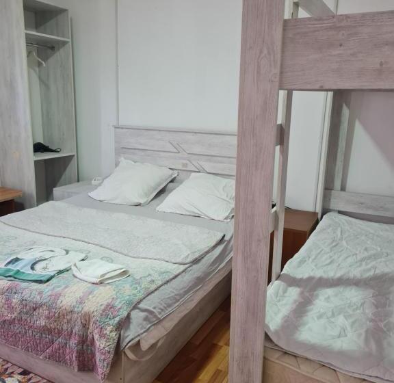اتاق استاندارد چهار تخته, Merabi Guest House