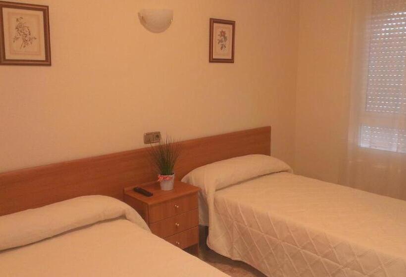 Quarto Estandar, Pension Los Cisnes