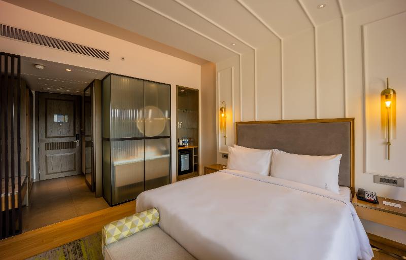 اتاق استاندارد با تخت بزرگ, Holiday Inn Goa Candolim