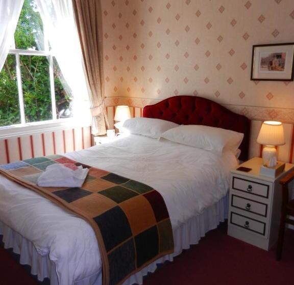 Номер Basic, Overcombe House
