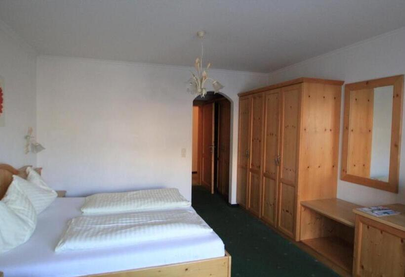 اتاق خانوادگی, Wander  Und Familienhotel Erika
