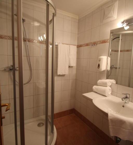 اتاق خانوادگی, Wander  Und Familienhotel Erika