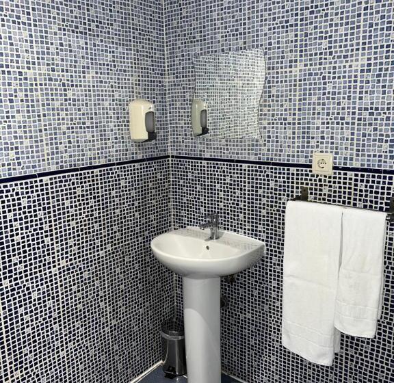 اتاق اکونومی با حمام مشترک, Hostal Abaaly