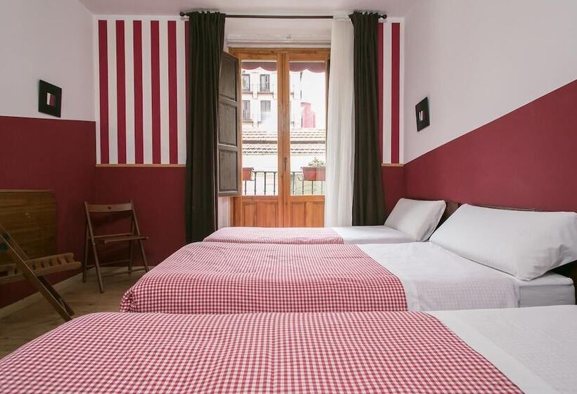 اتاق استاندارد سه تخته با سرویس بهداشتی مشترک, Hostal Abaaly