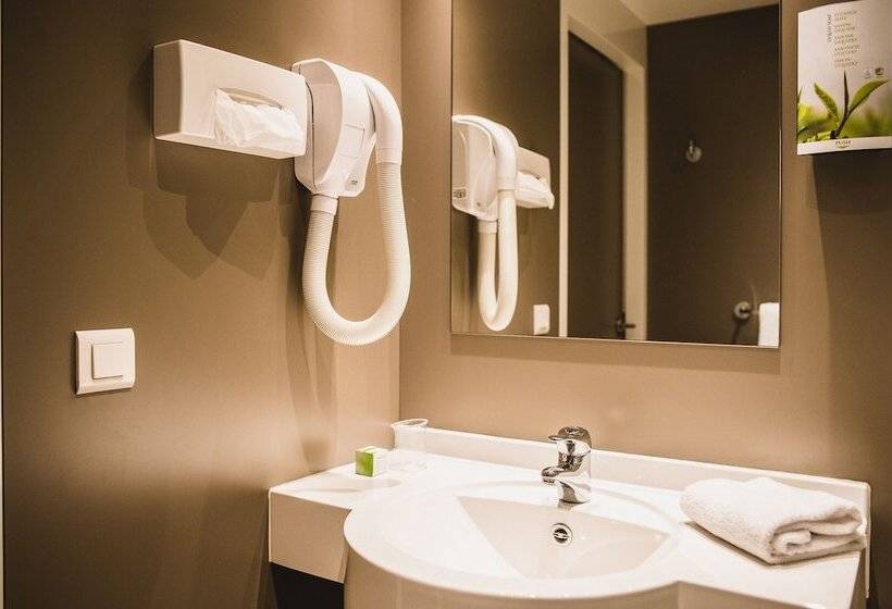 Номер Стандарт, Dc Hotel Charleroi Airport
