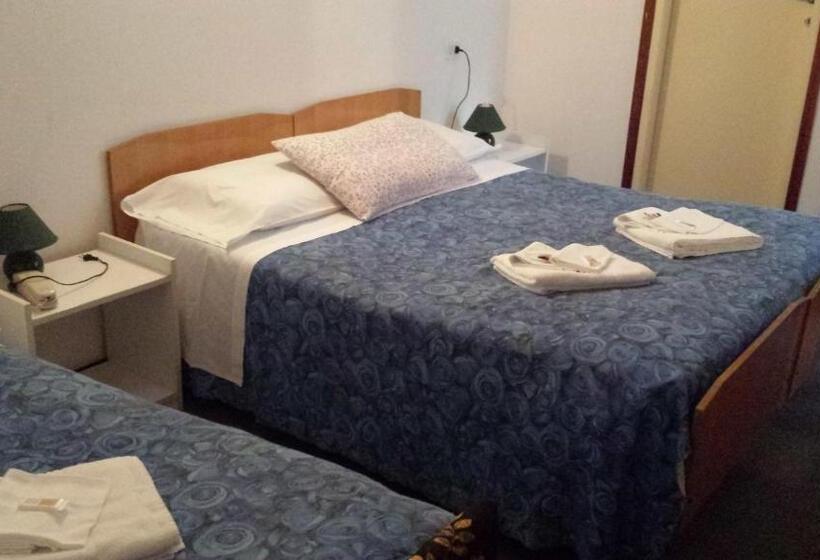 Economy Triple Room, Nouveau Mirabeau