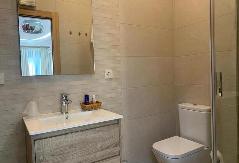 Номер Стандарт Трехместный, Hostal Poeta Machado