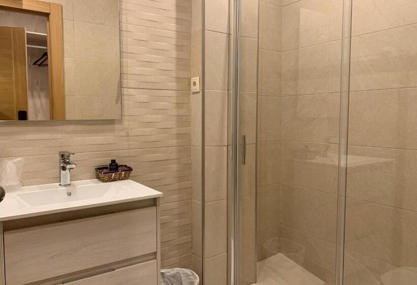 Номер Стандарт, Hostal Poeta Machado