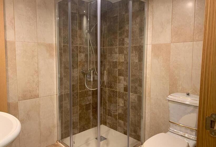 Четырехместный Номер Deluxe, Hostal Poeta Machado