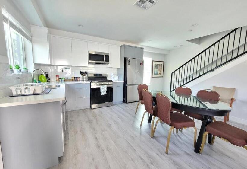 Дом 4 Спальни, Stayspro   Hollywood Homes Minutes To Everything Spacious And Free Parking
