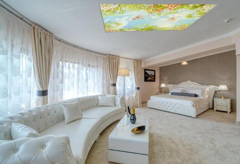 스탠다드 스튜디오, Residence Konstantina Palace