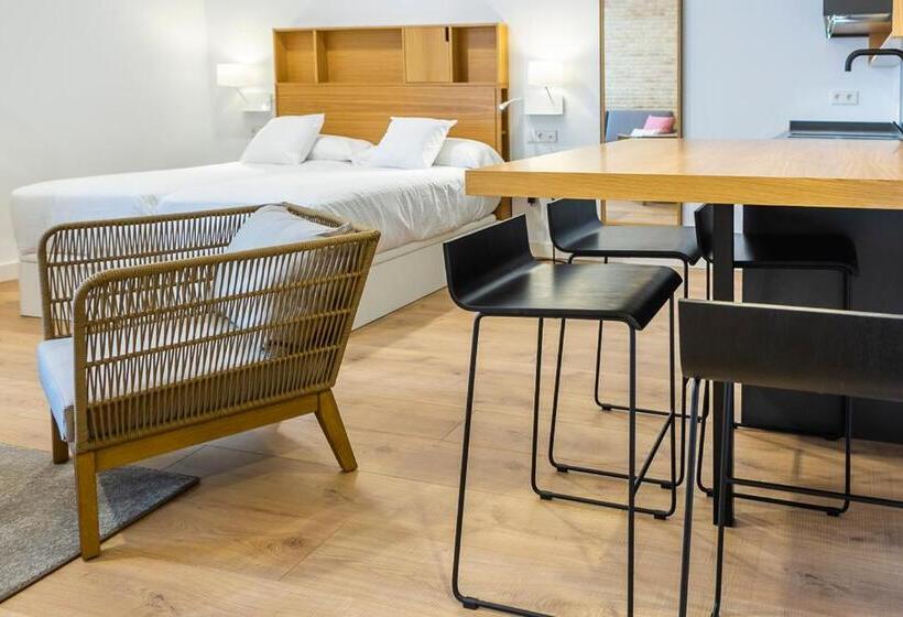 استودیوی استاندارد, Aquitania Home Suites