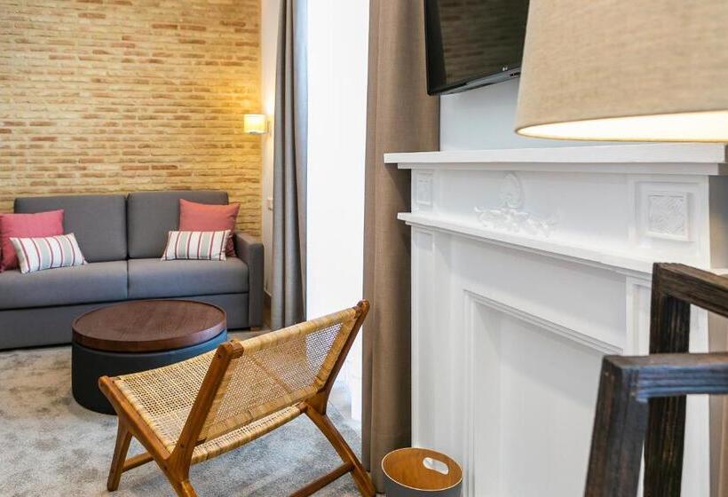 استودیوی سوپریور, Aquitania Home Suites