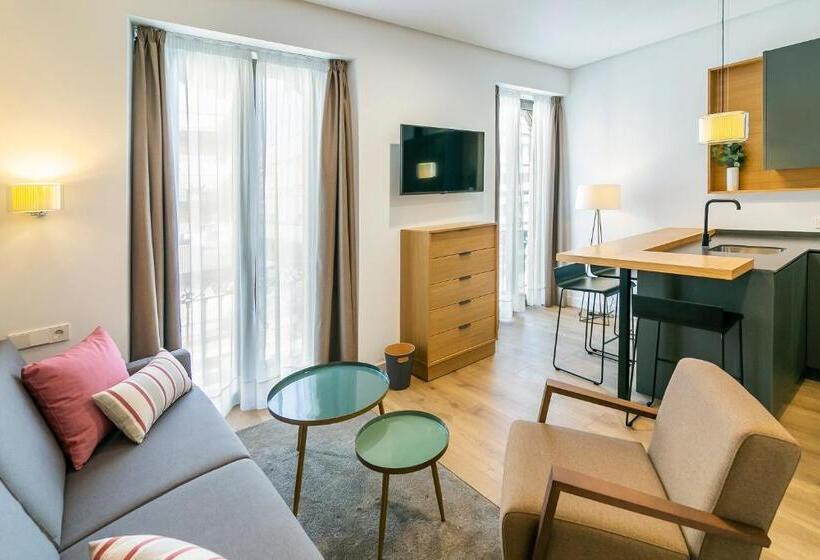 استودیوی سوپریور, Aquitania Home Suites