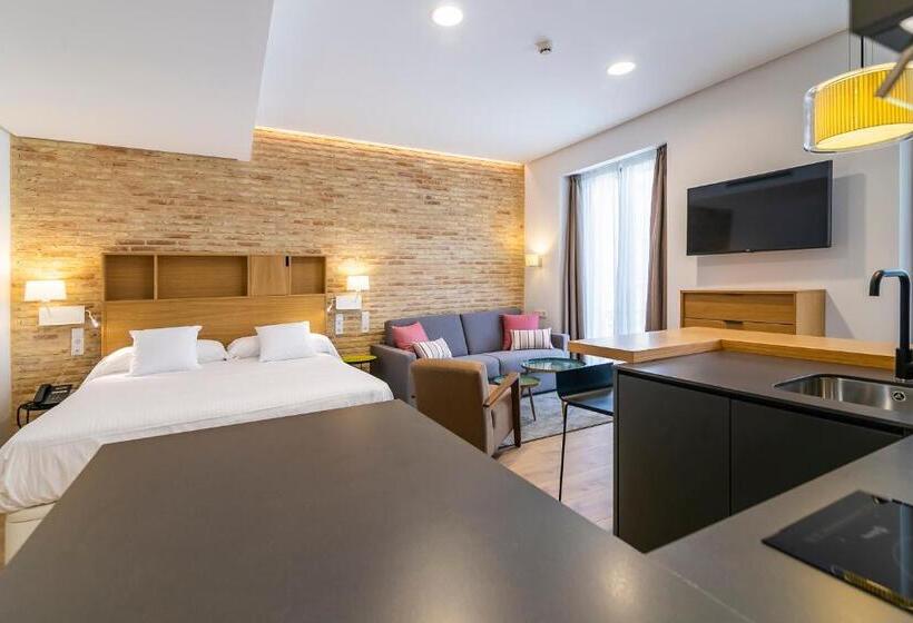 استودیوی سوپریور, Aquitania Home Suites
