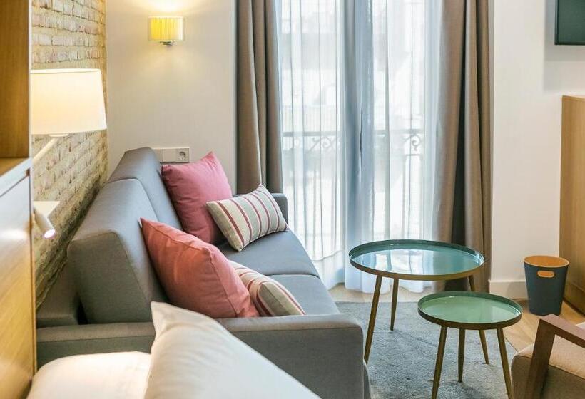 استودیوی سوپریور, Aquitania Home Suites
