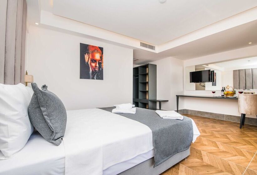 חדר דלוקס צדדי נוף לים, Fly Inn