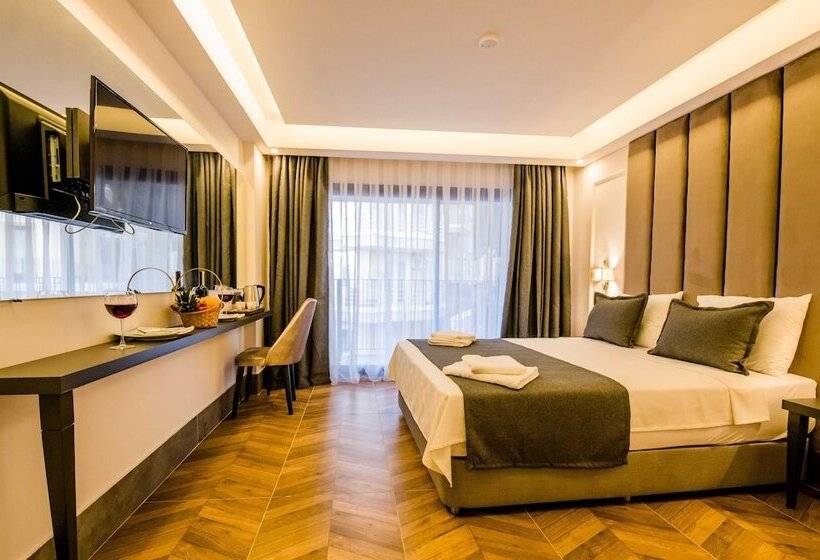 חדר דלוקס לשלושה, Fly Inn