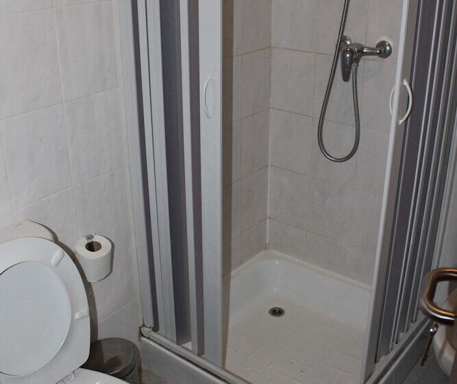 اتاق استاندارد سه نفره, Guest House Estrela