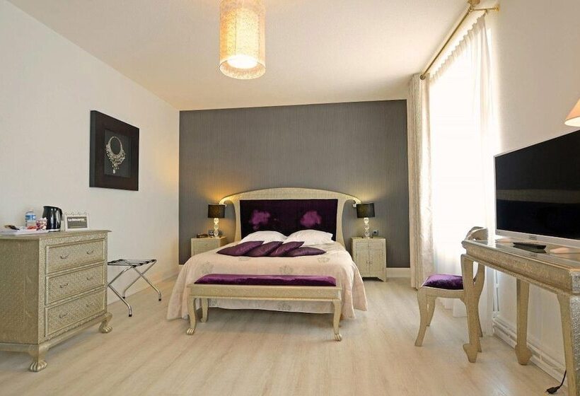 اتاق استاندارد سه نفره, Hôtel La Réserve