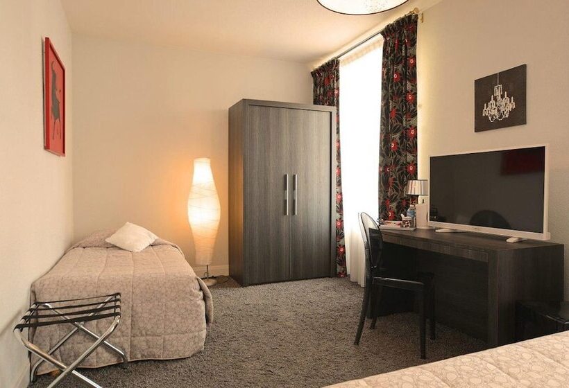اتاق استاندارد سه نفره, Hôtel La Réserve
