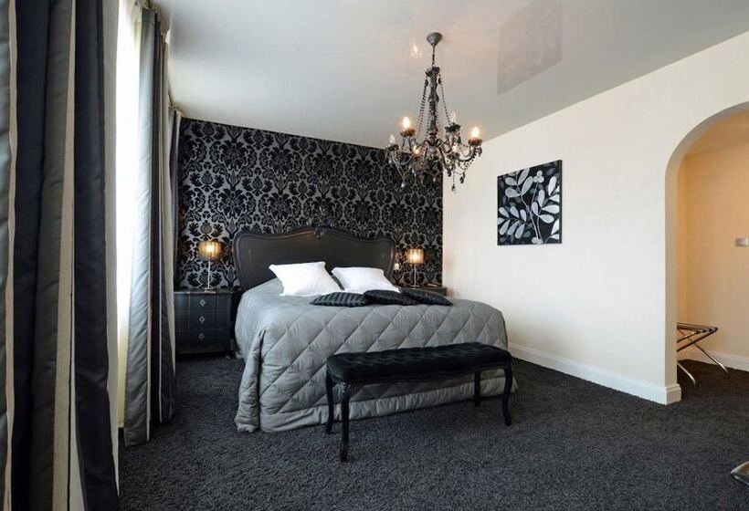 اتاق استاندارد با چشم‌انداز دریاچه, Hôtel La Réserve