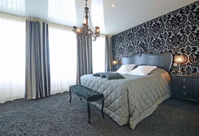 اتاق استاندارد با چشم‌انداز دریاچه, Hôtel La Réserve