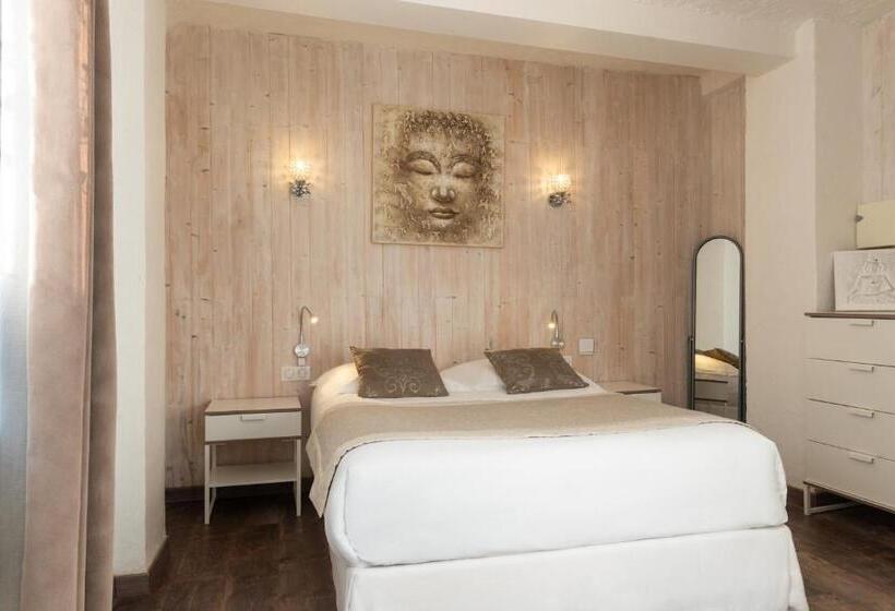 Номер Стандарт, La Bastide