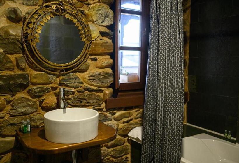 غرفة قياسية مزوَّدة بجاكوزي, La Tronera Del Bierzo Restaurante