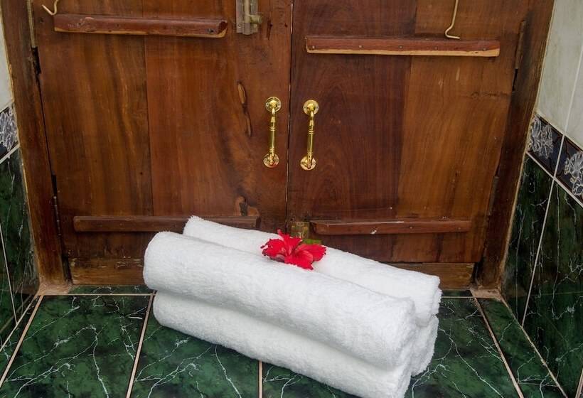 اتاق لوکس با چشم‌انداز دریا, The Manor House By Sansi