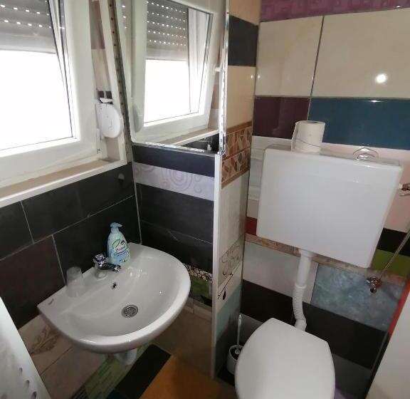 اتاق استاندارد با تخت‌های تاشو, Rooms Vila Medena
