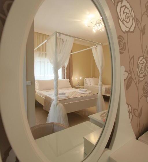 اتاق استاندارد سه نفره, Alaçatı çınar Boutique