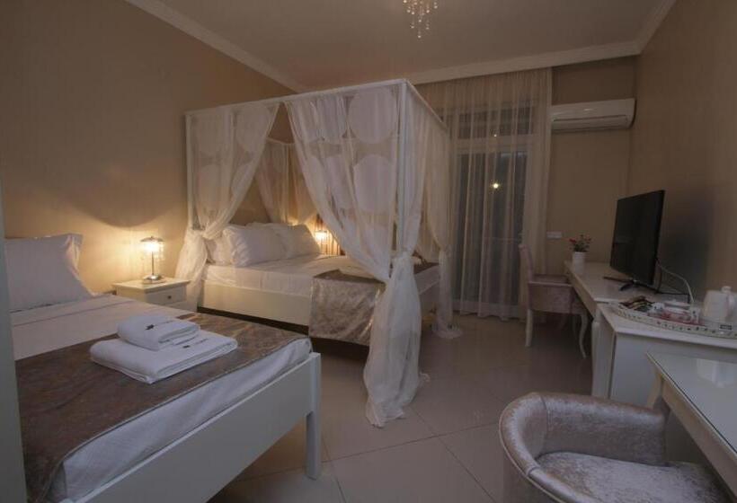 اتاق استاندارد سه نفره, Alaçatı çınar Boutique