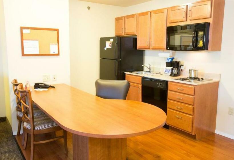 Люкс Кровать Кинг, Candlewood Suites Joplin, An Ihg