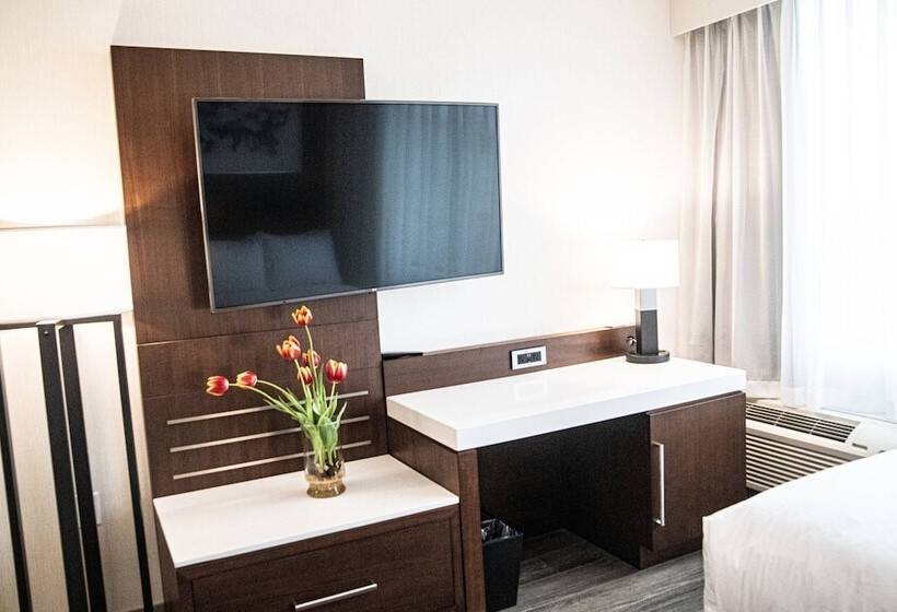 Номер Стандарт 2 Двуспальные Кровати, Delta Hotels By Marriott Cincinnati Sharonville