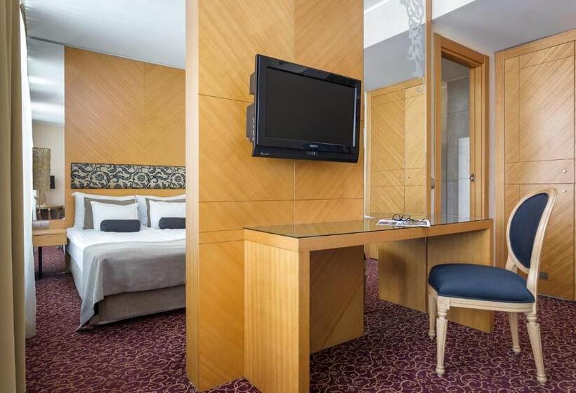 Полулюкс с Балконом, Marmara Hotel Budapest