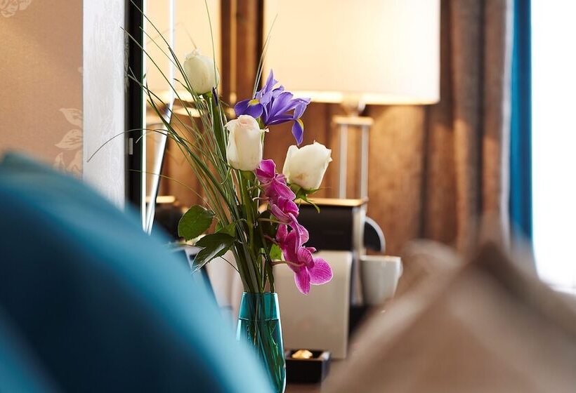 Трехместный Президентский, Mandolay Hotel Guildford