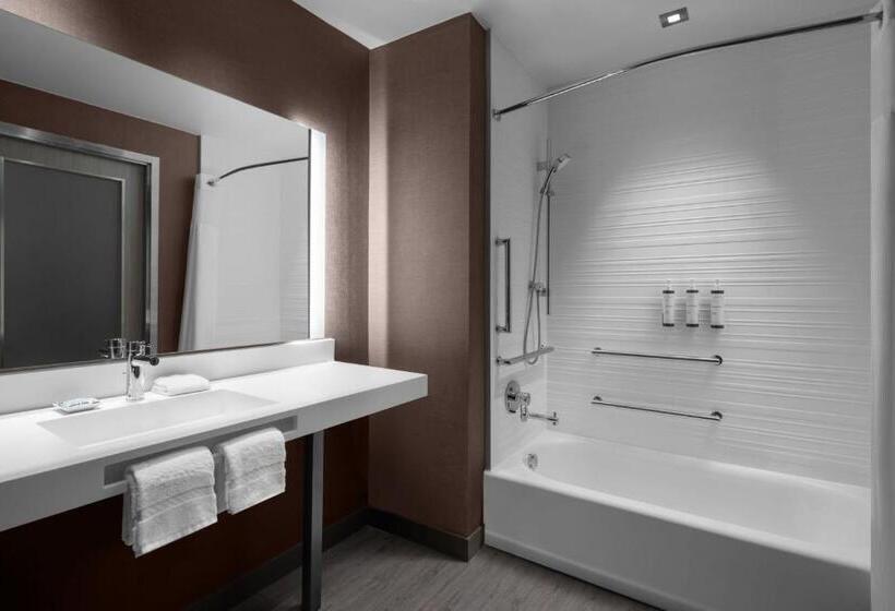 带大床的标准间, Ac Hotel By Marriott San Antonio Riverwalk