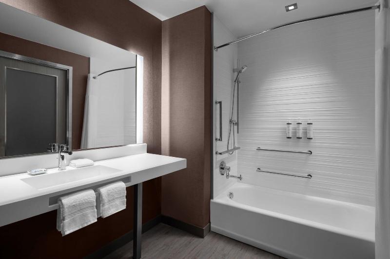 带大床的标准间, Ac Hotel By Marriott San Antonio Riverwalk