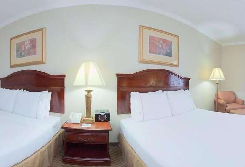 Quarto Estandar para Deficientes Físicos, Holiday Inn Express & Suites Houston East, An Ihg