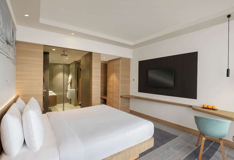 اتاق سوپریور با چشم‌انداز دریا, Novotel Mumbai Juhu Beach