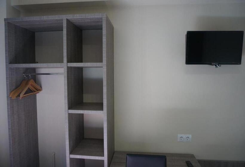 اتاق استاندارد یک تخته با سرویس بهداشتی مشترک, Hostal Fonda Montserrat