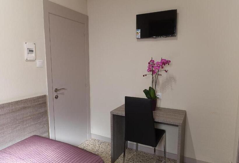 اتاق استاندارد یک تخته با سرویس بهداشتی مشترک, Hostal Fonda Montserrat
