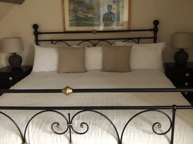 اتاق استاندارد, The George At Nunney